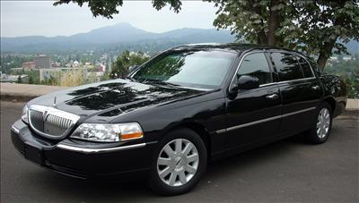 Sedan - Lincoln Town Car L