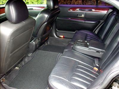 Sedan - Lincoln Town Car L