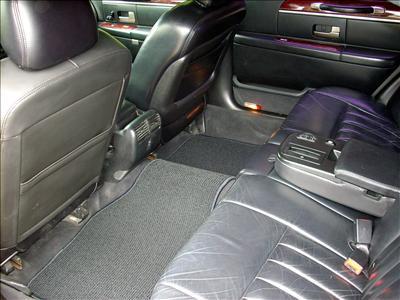Sedan - Lincoln Town Car L