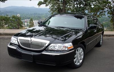 Sedan - Lincoln Town Car L