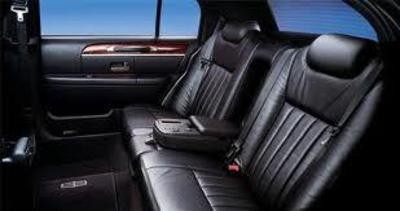 Sedan - Lincoln Town Car L