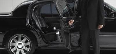 Sedan - Lincoln Town Car L