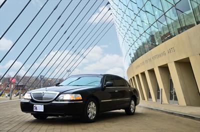Sedan - Lincoln Town Car