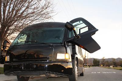 Mini-Bus - Limo / Party Style 