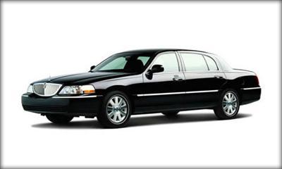 Sedan - Lincoln Town Car L