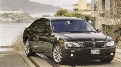 Luxury Sedan - BMW 7-Series