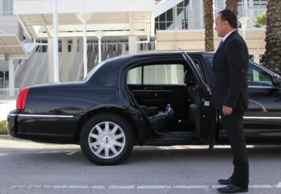 Sedan - Lincoln Town Car L