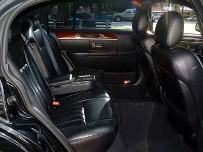 Sedan - Lincoln Town Car L