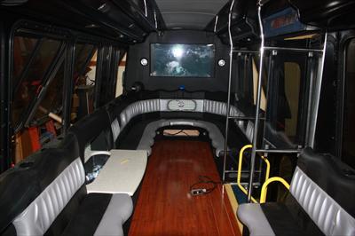 MotorCoach - Deluxe Motor Coach 