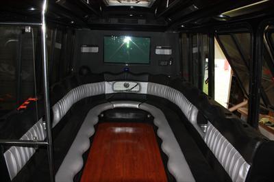 MotorCoach - Deluxe Motor Coach 