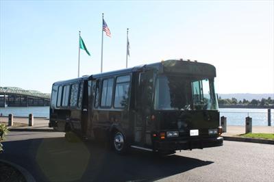 MotorCoach - Deluxe Motor Coach 