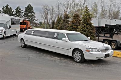 Stretch Limo - Lincoln Town Car