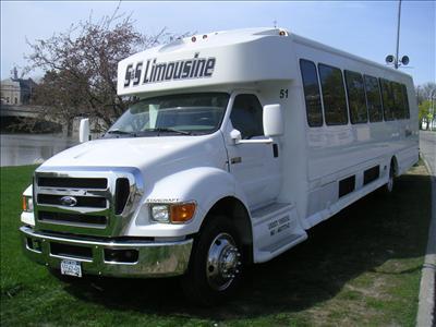 MotorCoach - Deluxe Motor Coach 