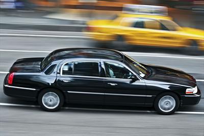 Sedan - Lincoln Town Car L