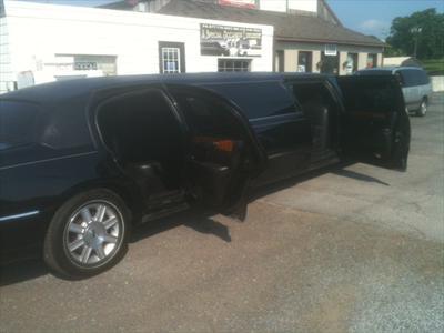 Stretch Limo - Lincoln Town Car