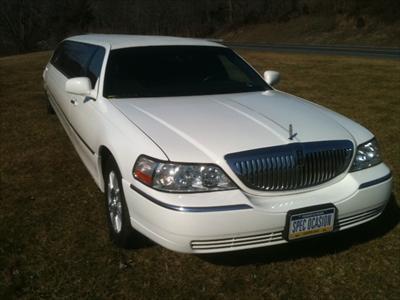 Stretch Limo - Lincoln Town Car