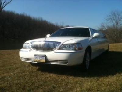 Stretch Limo - Lincoln Town Car