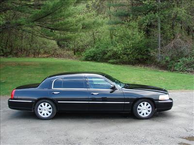Sedan - Lincoln Town Car
