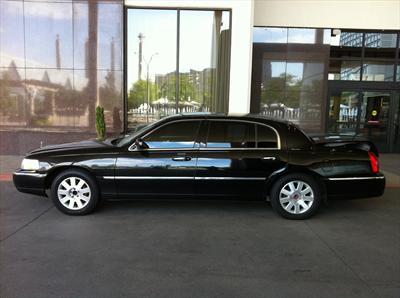 Sedan - Lincoln Town Car