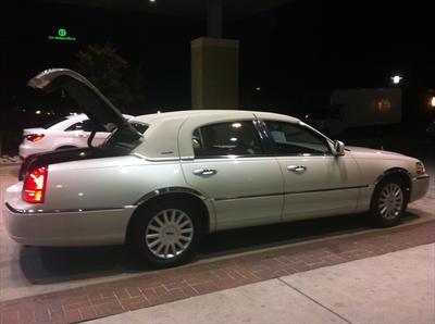 Sedan - Lincoln Town Car
