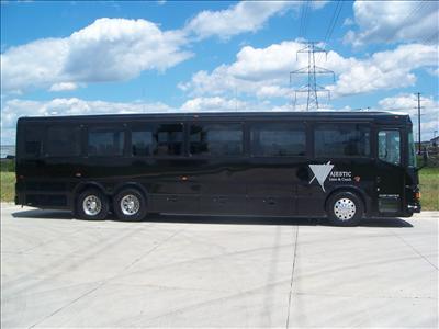MotorCoach - Deluxe Motor Coach 