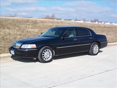 Sedan - Lincoln Town Car