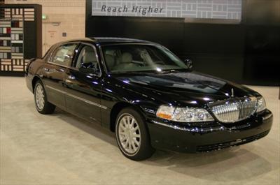 Sedan - Lincoln Town Car