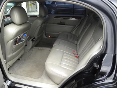 Sedan - Lincoln Town Car L