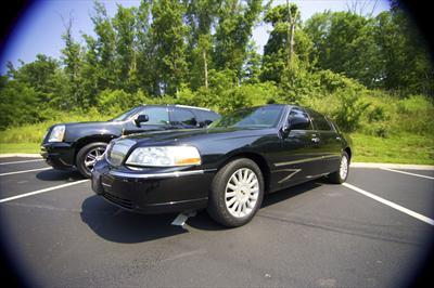 Sedan - Lincoln Town Car L