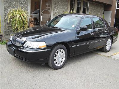 Sedan - Lincoln Town Car
