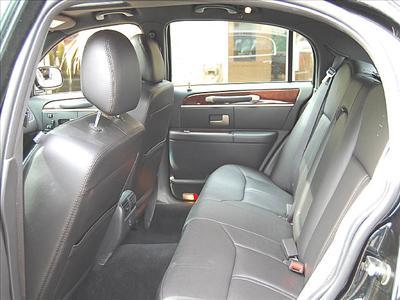 Sedan - Lincoln Town Car