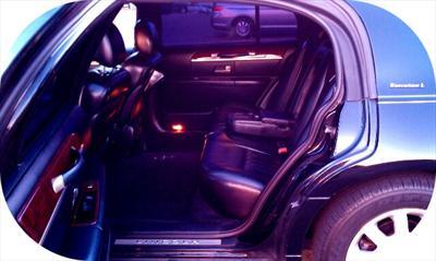 Sedan - Lincoln Town Car L
