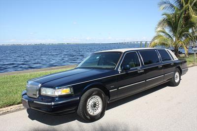 Stretch Limo - Lincoln Town Car