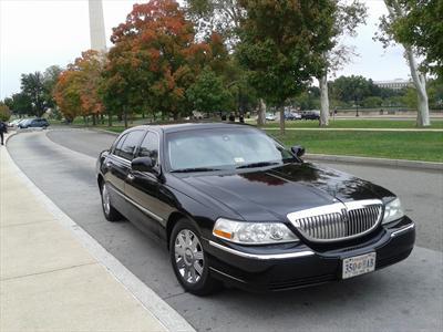 Sedan - Lincoln Town Car
