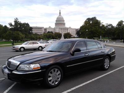 Sedan - Lincoln Town Car