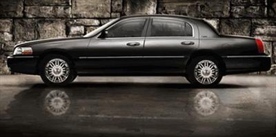 Sedan - Lincoln Town Car