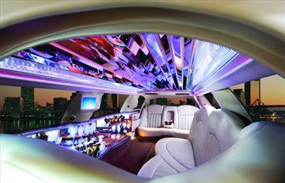 Stretch Limo - Lincoln Town Car