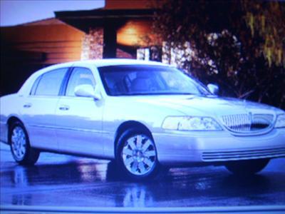 Sedan - Lincoln Town Car