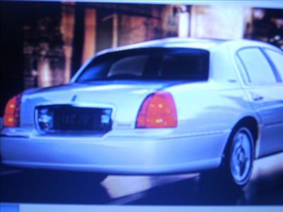 Sedan - Lincoln Town Car