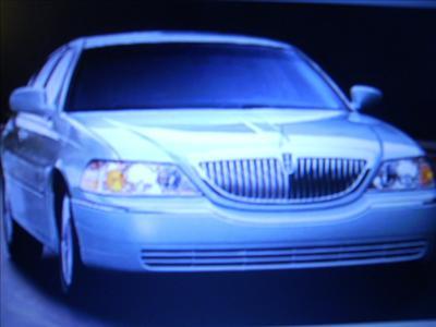 Sedan - Lincoln Town Car