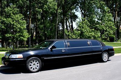 Sedan - Lincoln Town Car