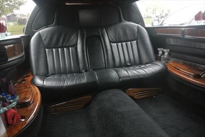Sedan - Lincoln Town Car