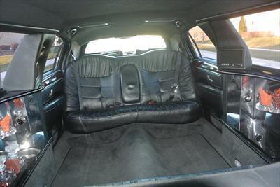 Sedan - Lincoln Town Car