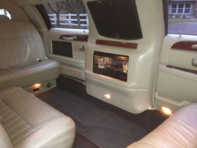 Stretch Limo - Lincoln Town Car