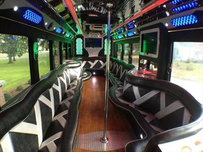 MotorCoach - Deluxe Motor Coach 
