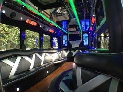MotorCoach - Deluxe Motor Coach 