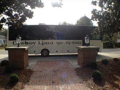MotorCoach - Deluxe Motor Coach 