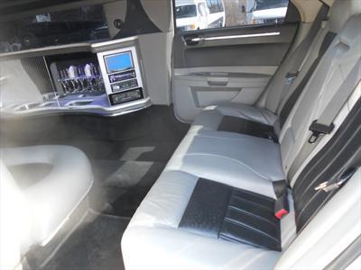 Stretch Limo - Chrysler 300