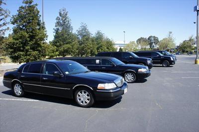 Sedan - Lincoln Town Car L