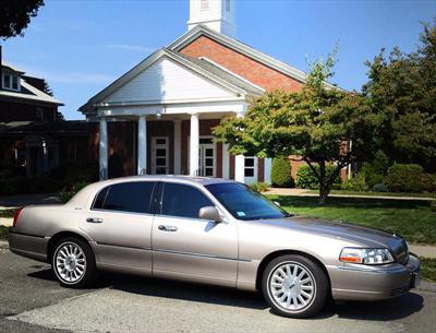 Sedan - Lincoln Town Car